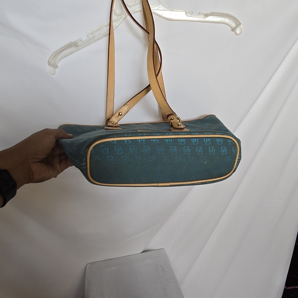 Dooney and Bourke medium size tote - Picture 3 of 9